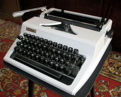 Продаю пишущую машинку