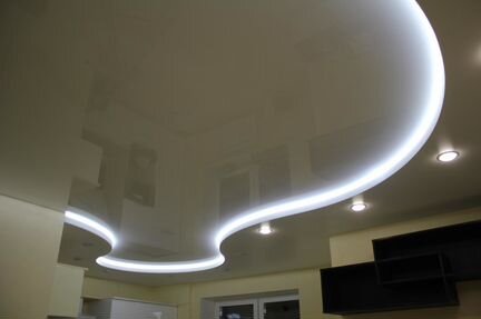 Многоуровневый натяжной потолок с подсветкой