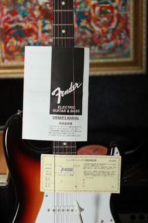 В состоянии нового Fender Stratocaster Japan