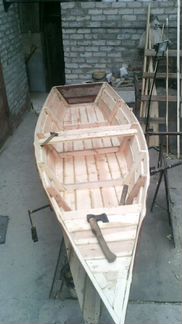 Продою деревянную лодку