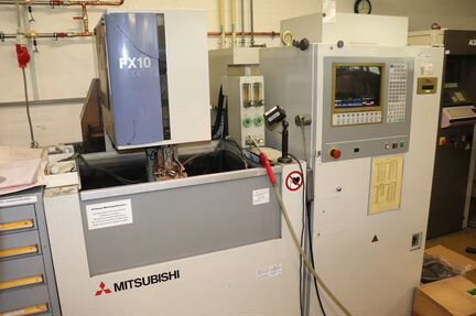 Электроэрозионный вырезной станок Mitsubishi FX 10