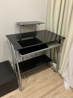 Продаю стильный компьютерный стол