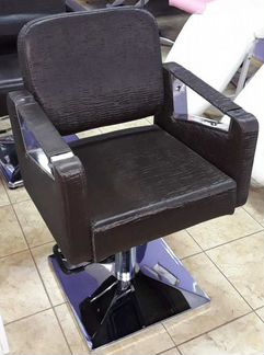 Парикмахерское кресло в наличии