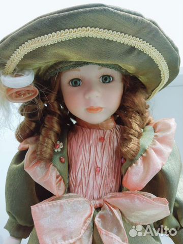 Коллекционная фарфоровая кукла 