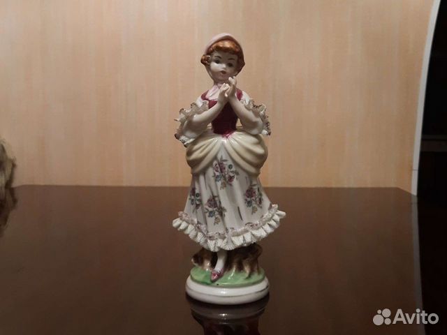 Фарфоровая статуэтка