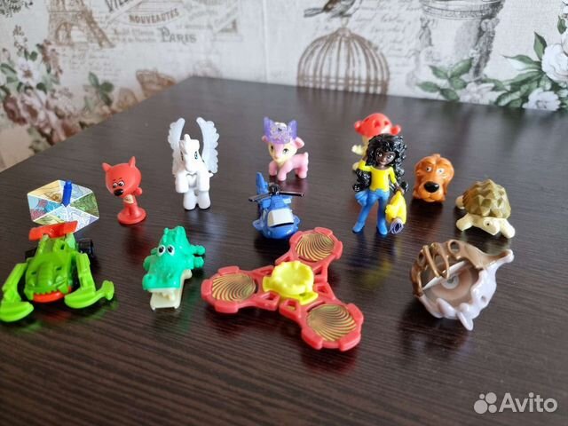 Игрушки из киндера пакетом