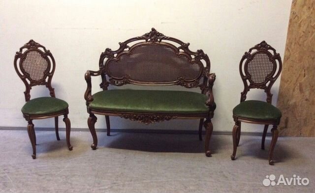 Старинный резной диван и два стула. Франция— фотография №1