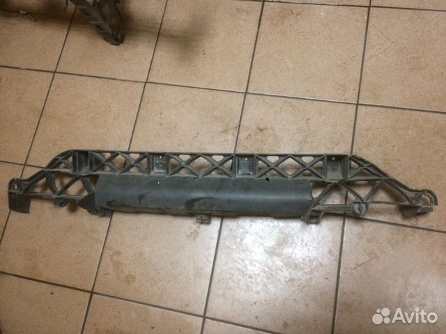 Кронштейн заднего бампера Audi Q7 Кронштейн заднего бампера Audi Q7