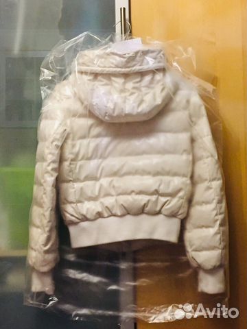 Куртка зимняя Moncler женская белая размер S Куртка зимняя Moncler женская белая размер S