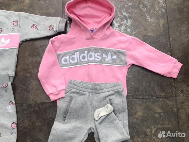 2 Спорт.костюма adidas на девочек.цена за оба,само