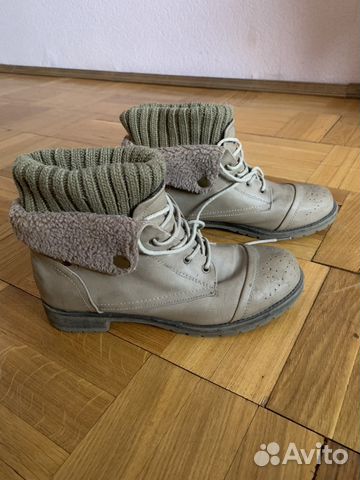 Бежевые ботинки с чулком