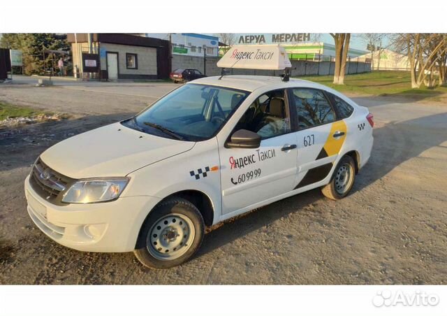 Водитель Яндекс такси на брендированное авто