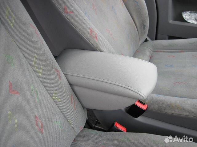 Подлокотник для Volkswagen T5, вариант 1 Подлокотник для Volkswagen T5, вариант 1
