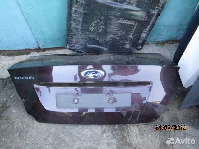 Крышка багажника Ford Focus 2 1353382 Крышка багажника Ford Focus 2 1353382
