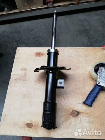 Амортизатор передний Mitsubishi Lancer 4060A065 Амортизатор передний Mitsubishi Lancer 4060A065