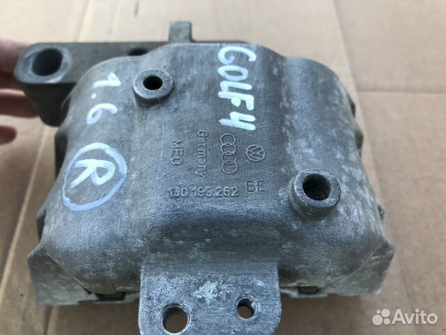 Подушка двигателя правая на VW Golf 4 1.6 2000г