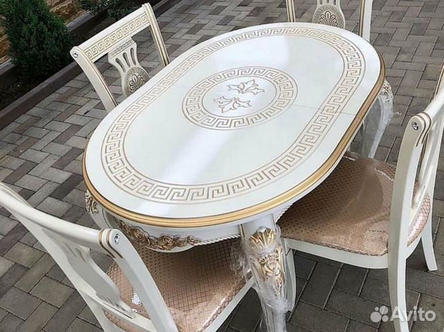Столы и стулья