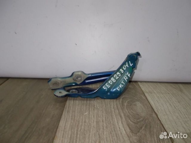 Петля капота левая бу Skoda Octavia A7 OEM 5E08233 Петля капота левая бу Skoda Octavia A7 OEM 5E08233