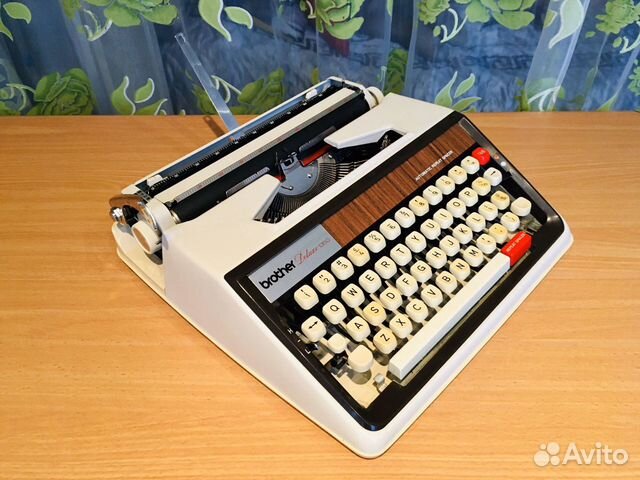 Печатная (Пишущая) машинка «Brother De Luxe 1350» Печатная (Пишущая) машинка «Brother De Luxe 1350»