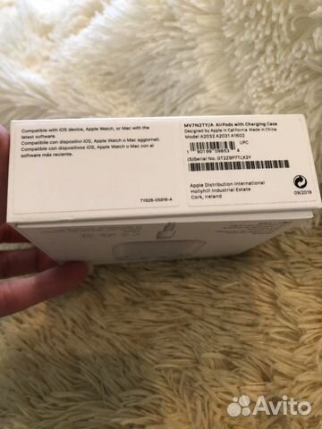 AirPods наушники коробка