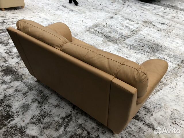 Кожаный диван двухместный