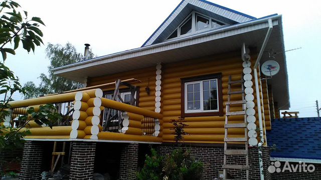 Сруб дома бани из зимнего леса Сруб дома бани из зимнего леса