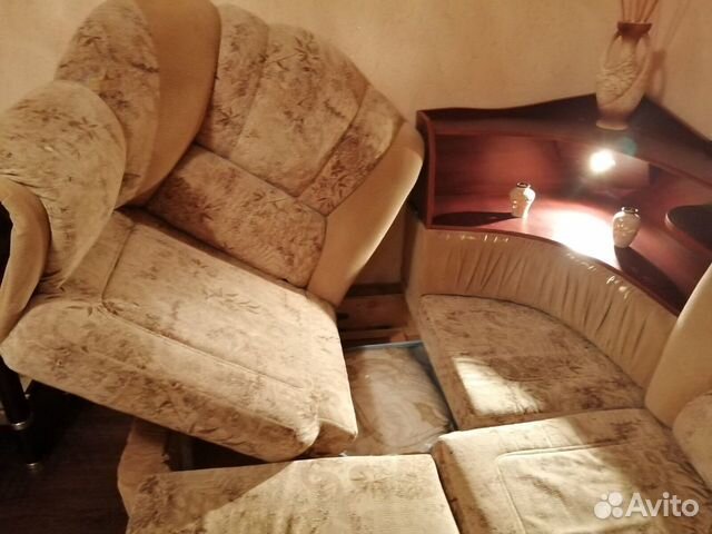 Продам угловой диван с креслом