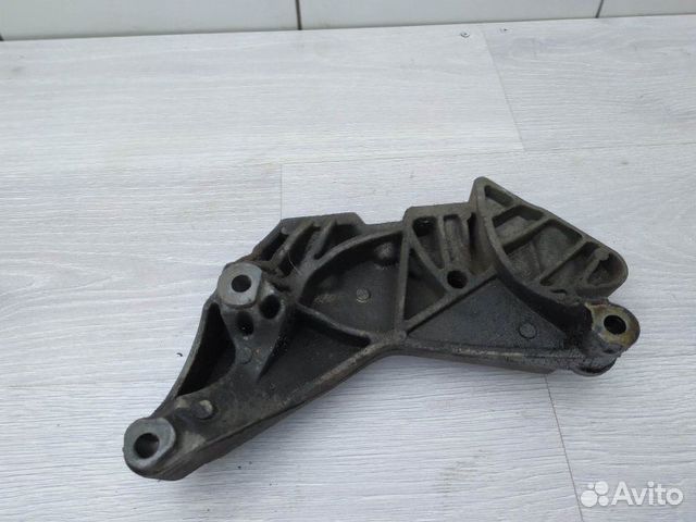 Кронштейн двигателя 06J199207K VW Passat (B6) 2005 Кронштейн двигателя 06J199207K VW Passat (B6) 2005