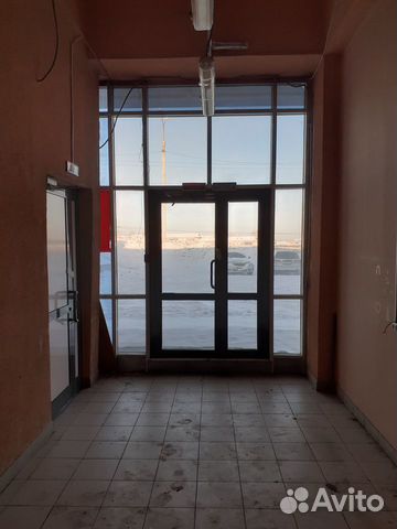 Торговое помещение, 710 м²