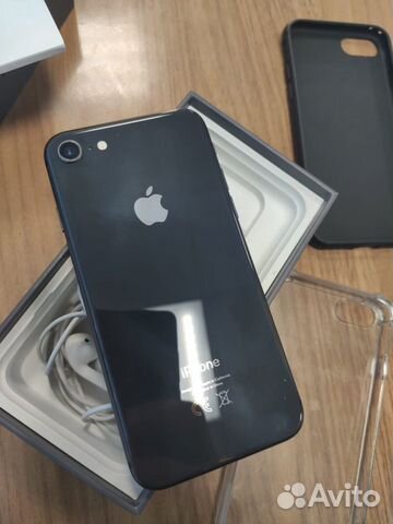 Телефон iPhone 8