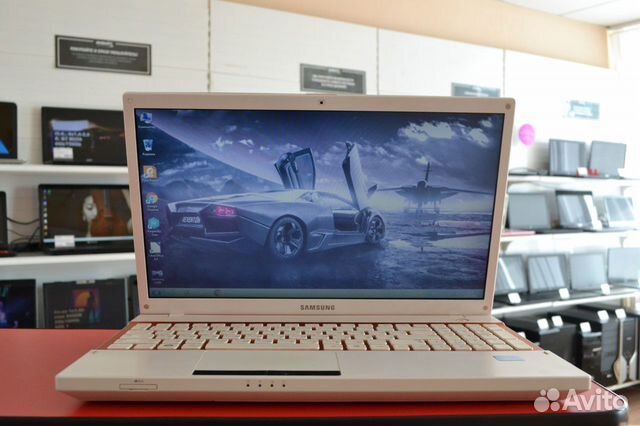 Ноутбук SAMSUNG Core i3 GeForce 520MX 1Gb