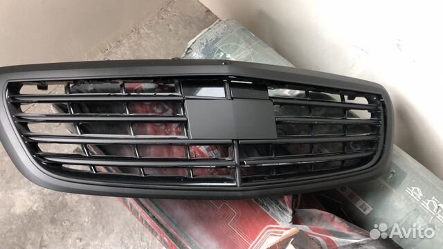 W222 чёрная решетка радиатора