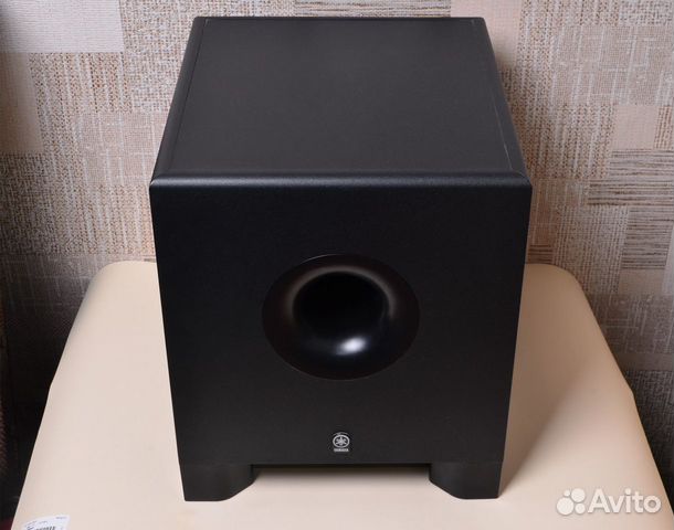 Студийный сабвуфер Yamaha HS10W