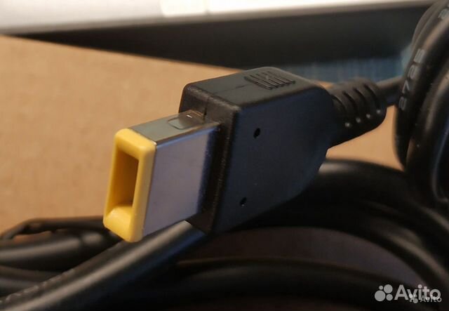 Блок питания Lenovo 3.25 A 20V 65W прямоуг. штекер