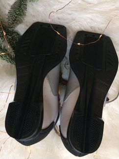 Лыжные ботинки р. 32