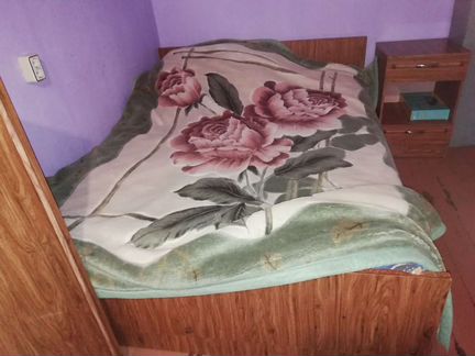 Кровать, комод и 2 прикроватные тумбочки