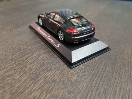Porsche panamera turbo S 1:43 Minichamps
