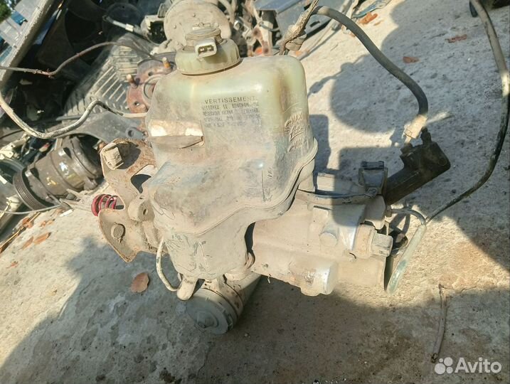 Вакуумный усилитель тормозов ABS passat b3 b4