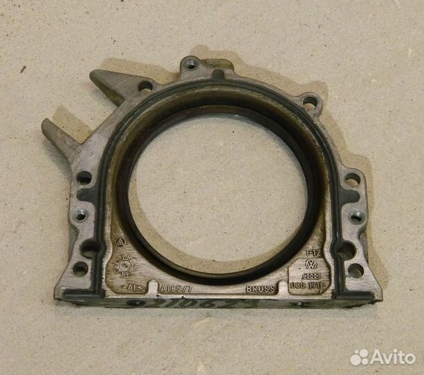 Крышка коленвала задняя VW Golf 4 1.4