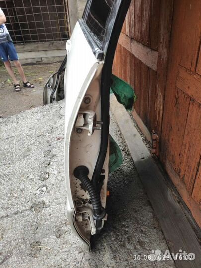 Дверь задняя Toyota Harrier