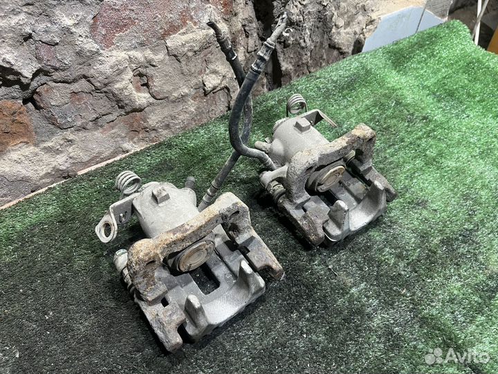 Задние суппорта с скобой Volkswagen Golf 4,Bora