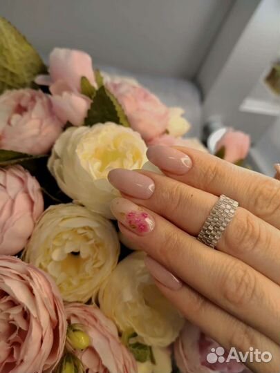 Маникюр,педикюр, наращивание,гель-лак в студии