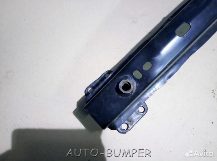 Volkswagen Touareg 2003- Усилитель бампера заднего