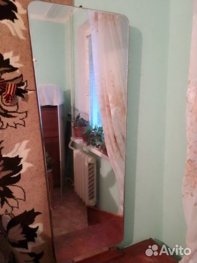 Трюмо с зеркалом