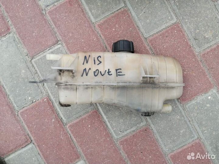 Ниссан Ноте Ноут Расширительный бачок