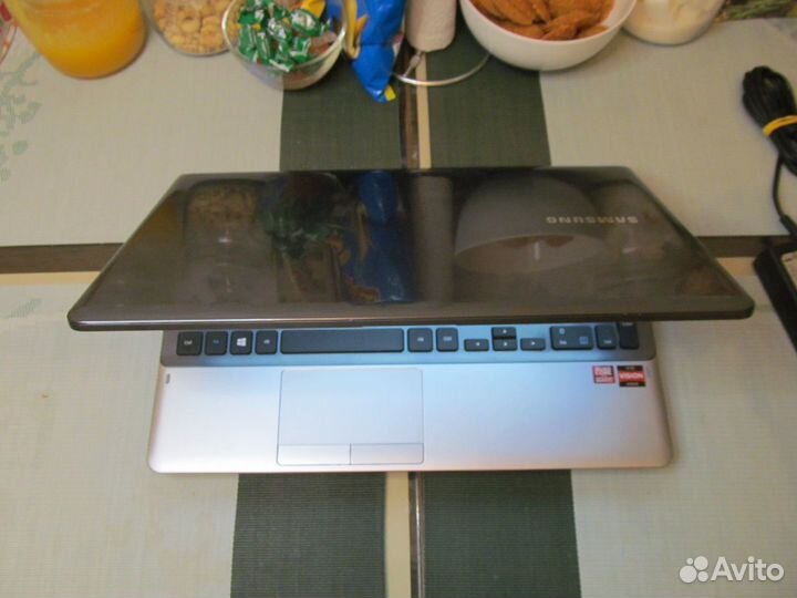 Ноутбук Samsung 4 ядра, 8 гигов, SSD 240 + HDD 750