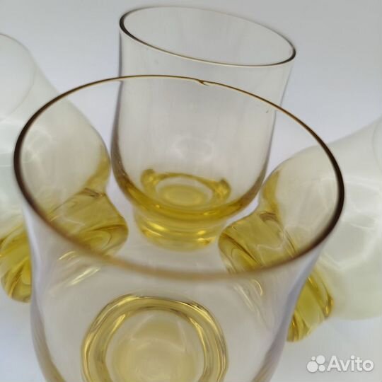 Набор из 4-х бокалов на широкой ножке для подачи