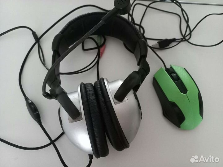 Наушники с микрофоном