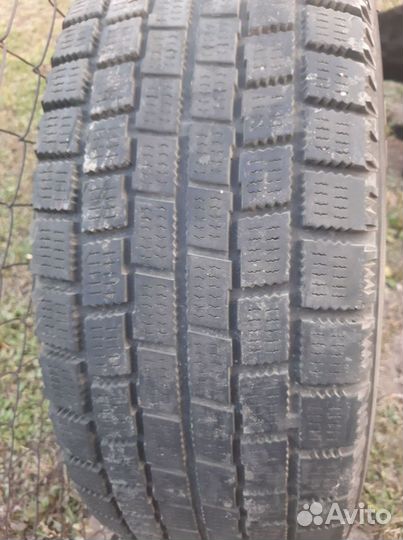 Yokohama Y785 215/65 R16