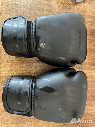 Боксерские перчатки 12 oz